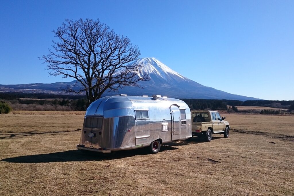 富士山を背景にした中古エアストリーム